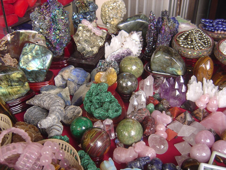 Safe Places to Buy Gemstones Online: Safe Places to Buy Gemstones Online shown through color, cut, setting context, and material evidence.